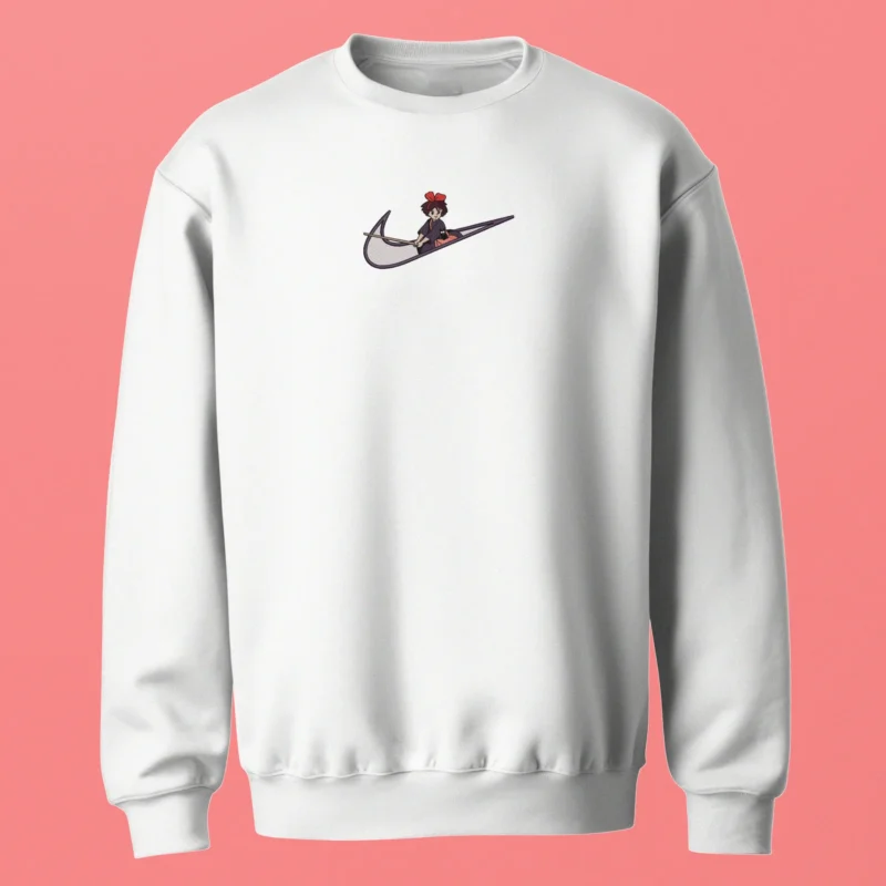 Kiki Broom Flight | Kiki la petite sorcière | Sweatshirt brodé Kiki Broom Flight | Kiki la petite sorcière | Sweatshirt brodé