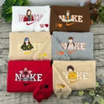 Pulls couple brodés Stranger Things : Nancy, Dustin, Eleven, Will, Mike et le Démogorgon sur sweatshirts assortis, initiale et cœur brodés sur la manche